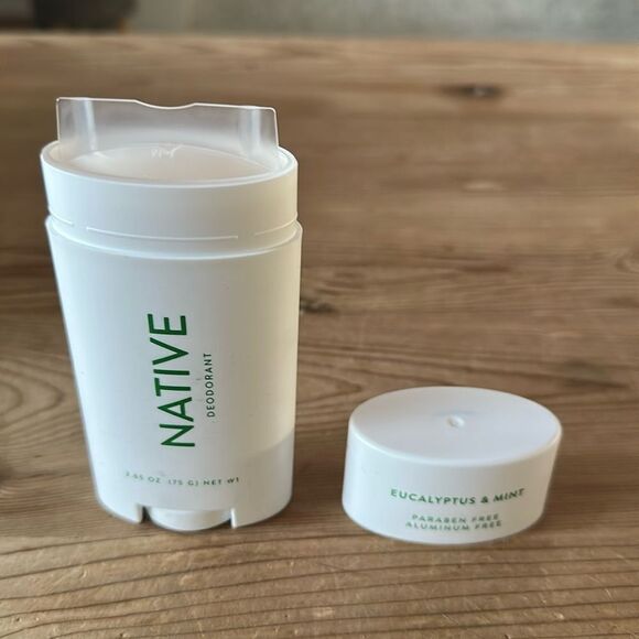 Native Deodorant Eucalyptus & Mint scent NEW 2.65 OZ - Picture 3 of 4